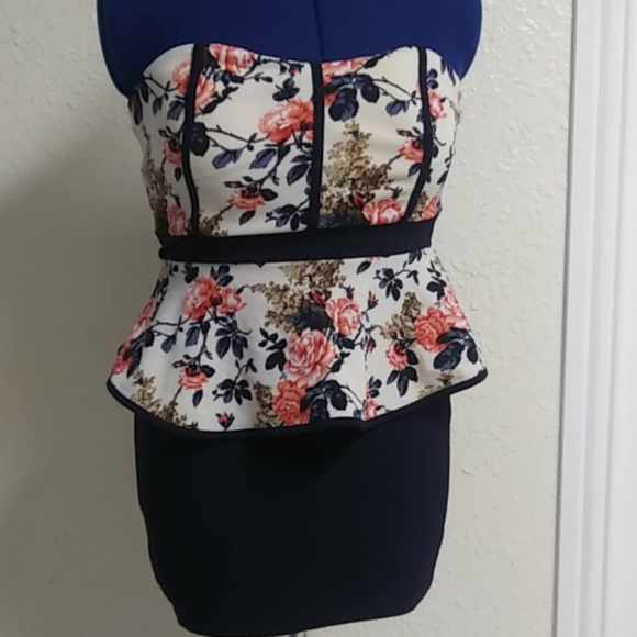 Dress - Picture 1 of 4